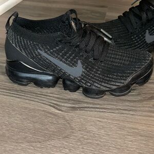 Women’s Nike vapor max size 7